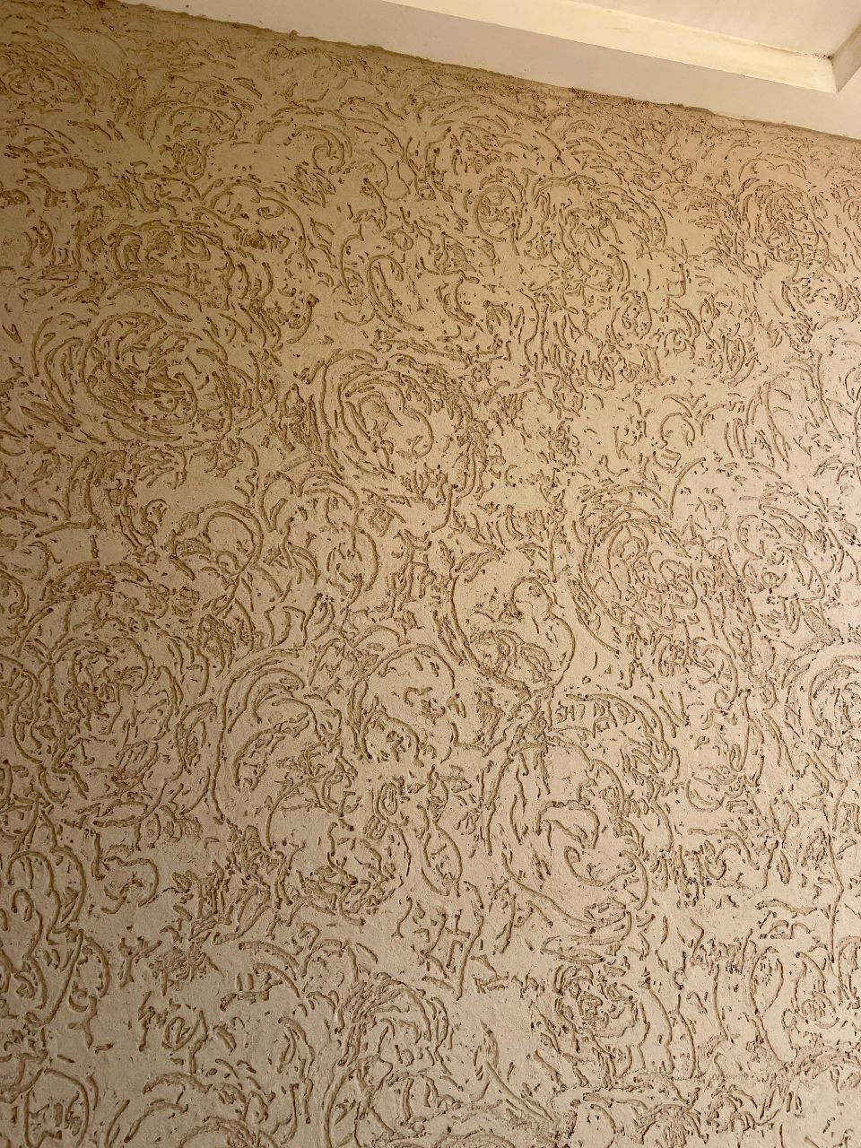 Artisan crafting decorative wall finish